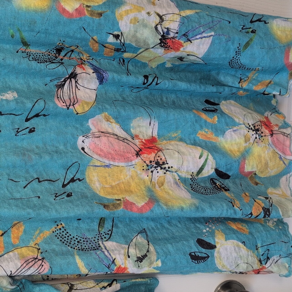 Jess & Jane Floral Ruffle Hem Top - Picture 10 of 11